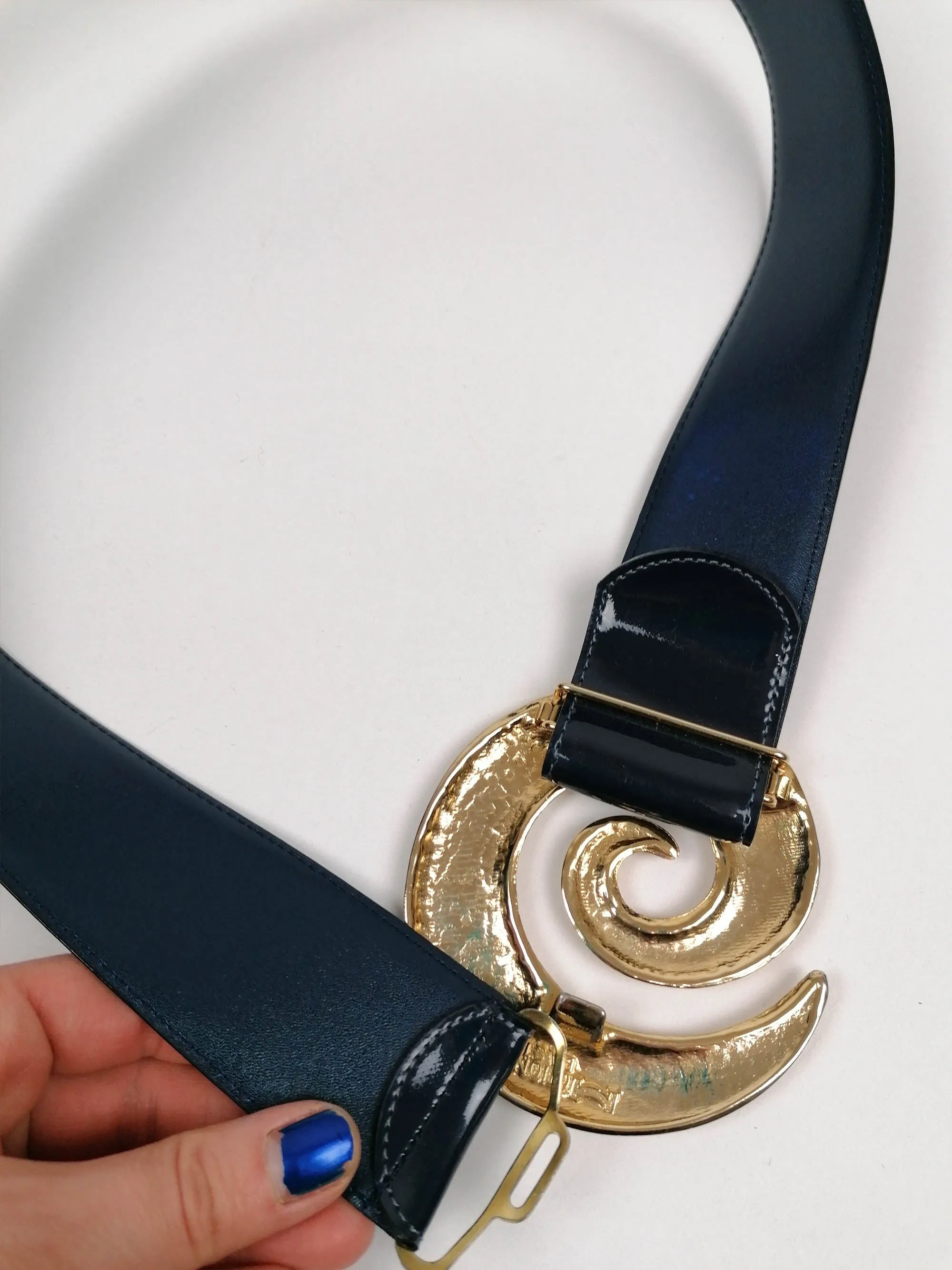 90's Shiny Navy Faux Patent Leather Belt Gold Buckle - size S-M